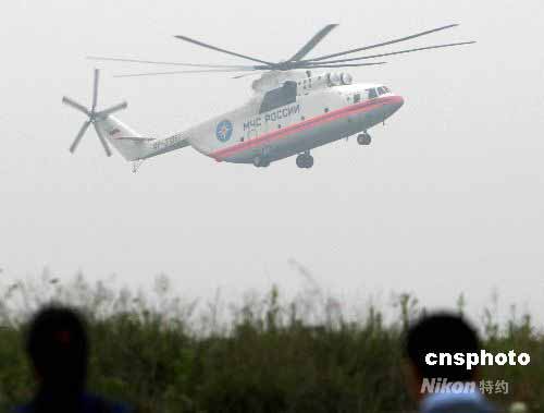 组图：俄米-26大型直升机飞抵四川支援排险